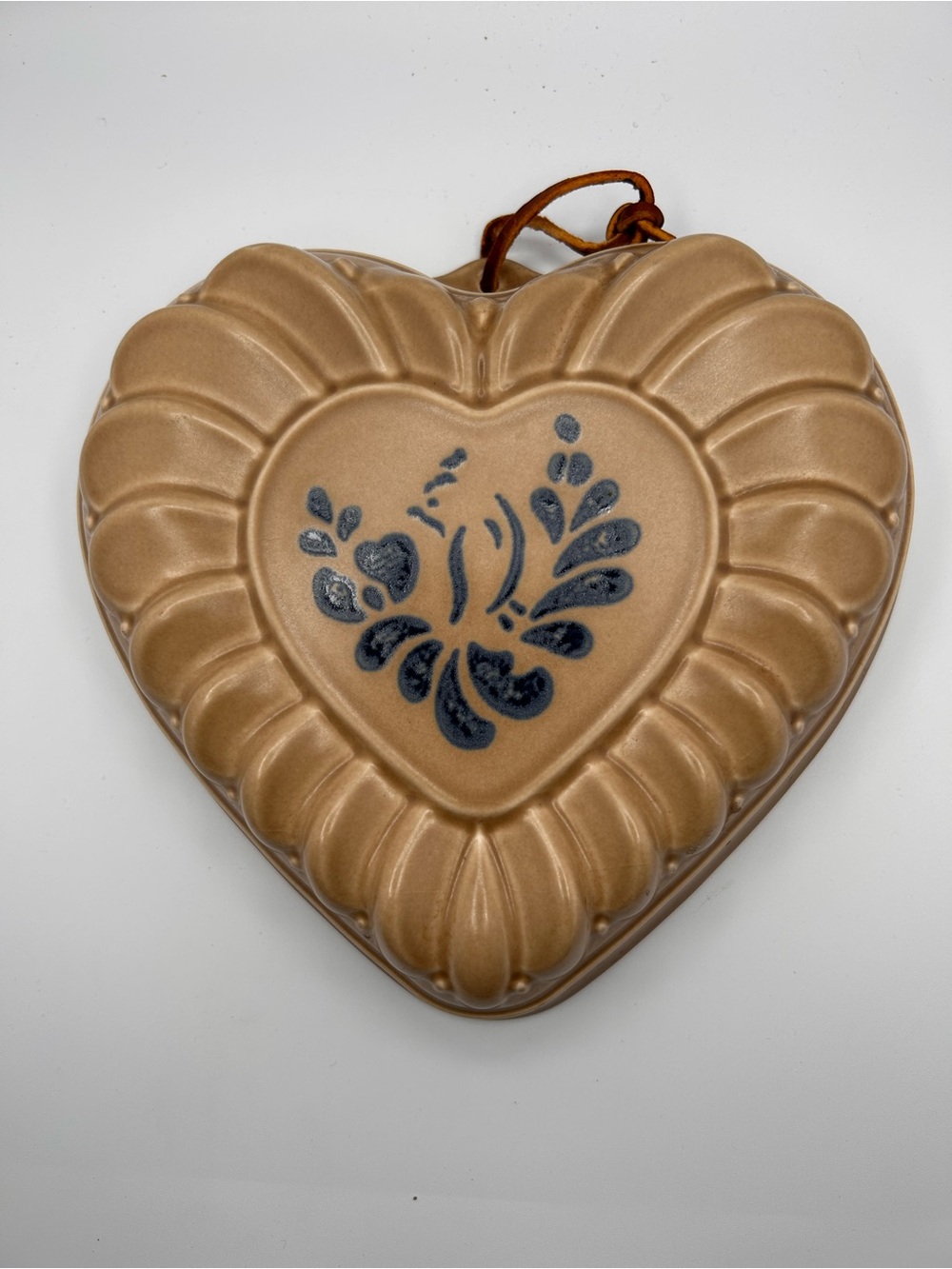Vintage Pfaltzgraff Folk Art Blue & Tan pattern heart-shaped stoneware mold